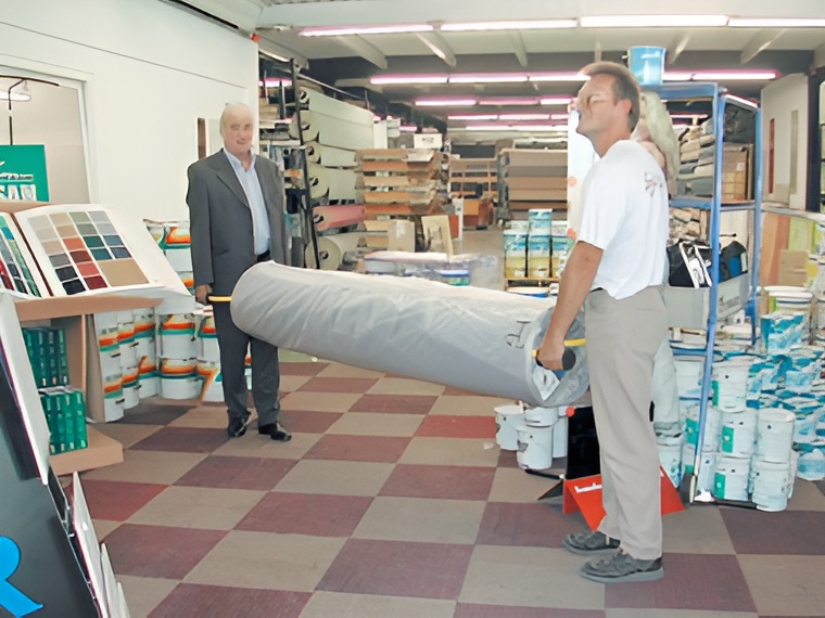 Pár vidlic na role podlahových krytin (PVC a jiné)